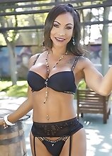 Modeling her juicy body in boots